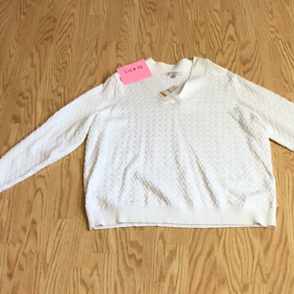 NWT White sweater with a basket weave design in size 3 XL any STUDIO WORKS